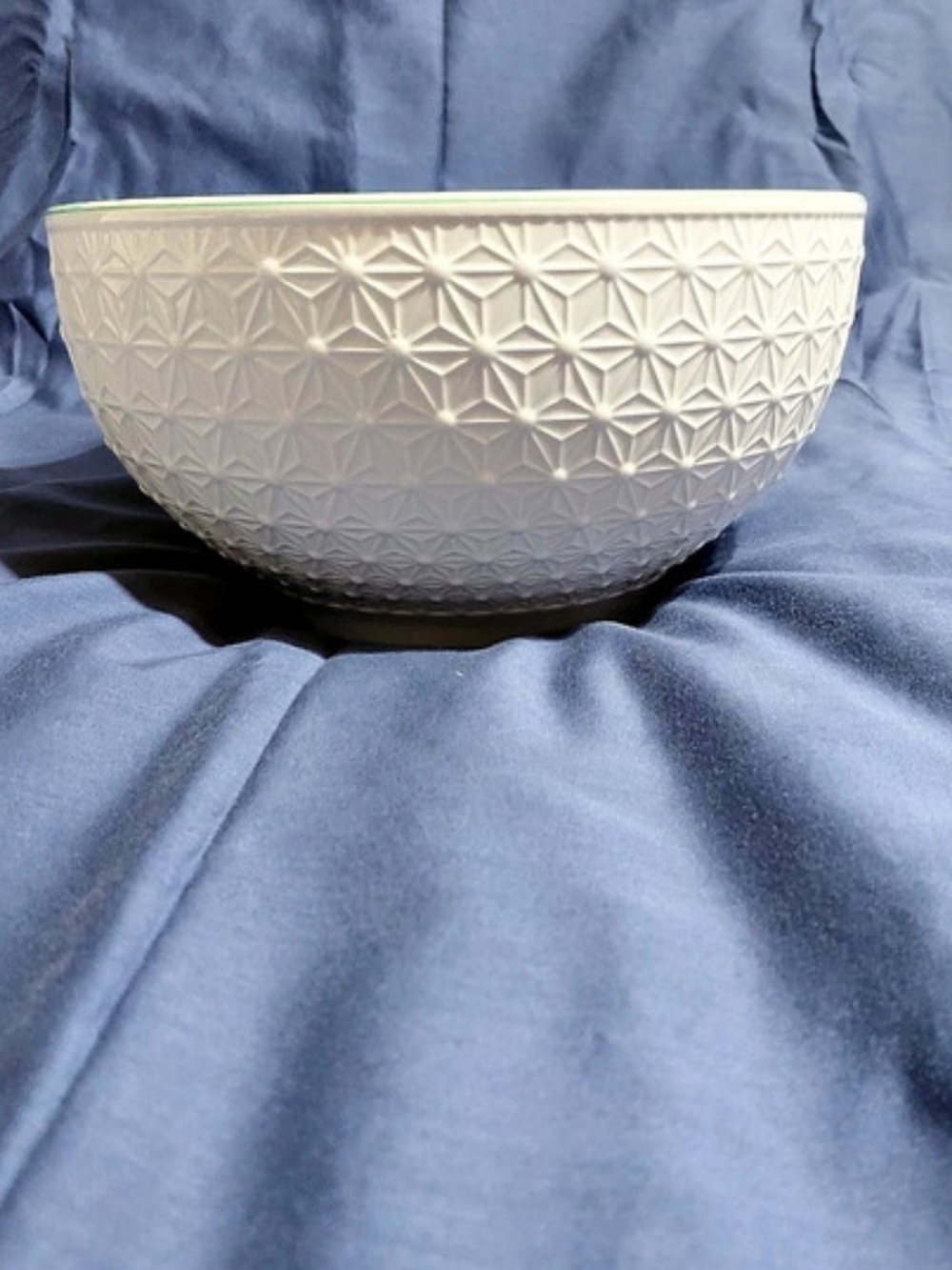 New IEmbossed Geometric Ceramic Serving/Mixing Bowl in White & Green